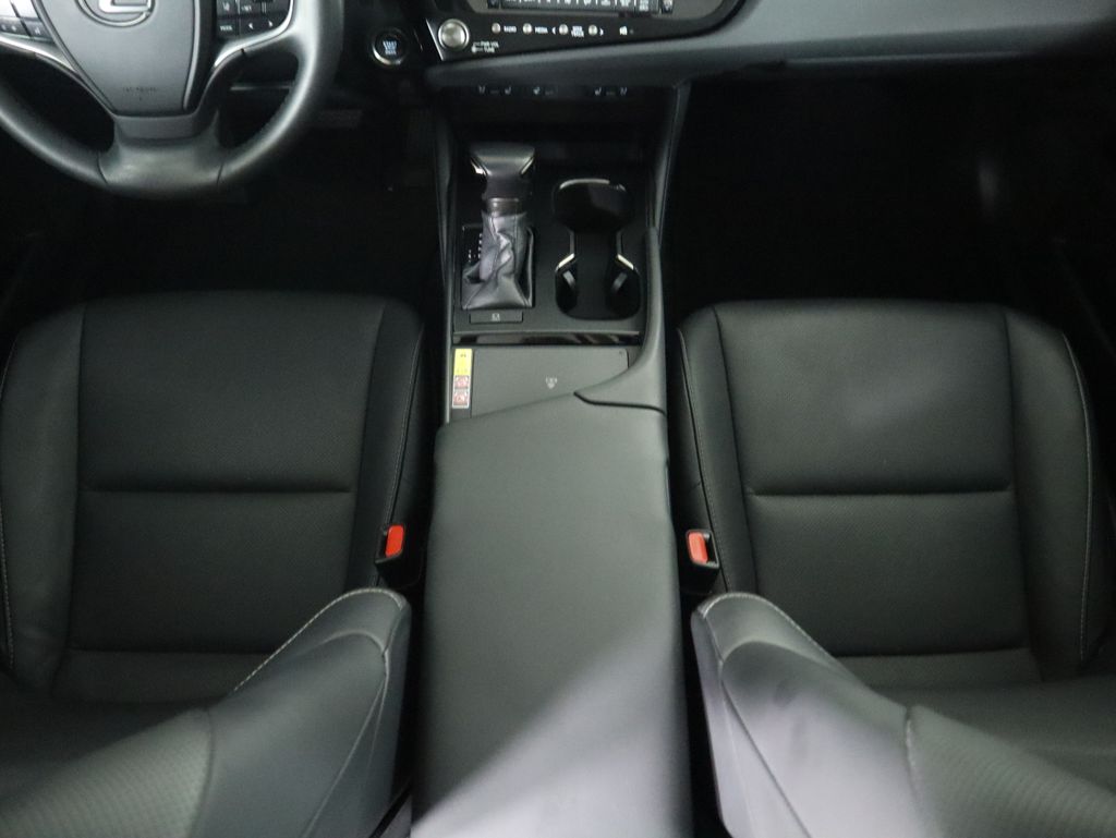 Thumbnail: 2023 Lexus ES - 16