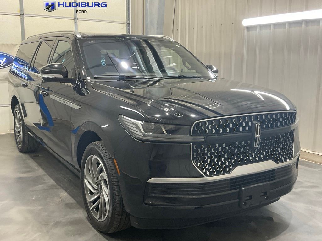 2025 Lincoln Navigator Negro (Black Metallic) SUV/Crossover Todo terreno Automática