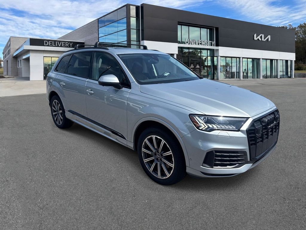 2023 Audi Q7 45 Premium Plus