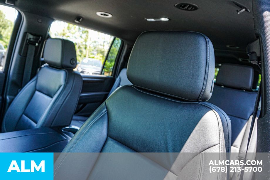 Used 2025 Gray Chevrolet Z71 image 18