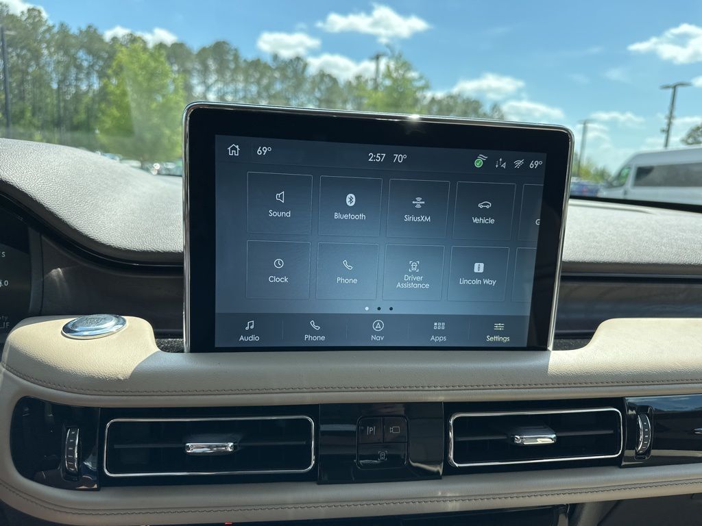 2021 Pristine White Lincoln Aviator Reserve AWD SUV