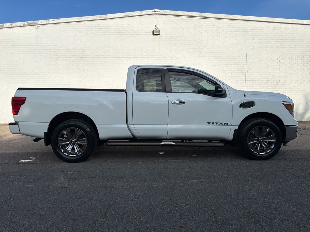 Glacier White 2017 Nissan Titan SV King Cab 4WD Pickup Truck Four-Wheel Drive 7-Speed Automatic