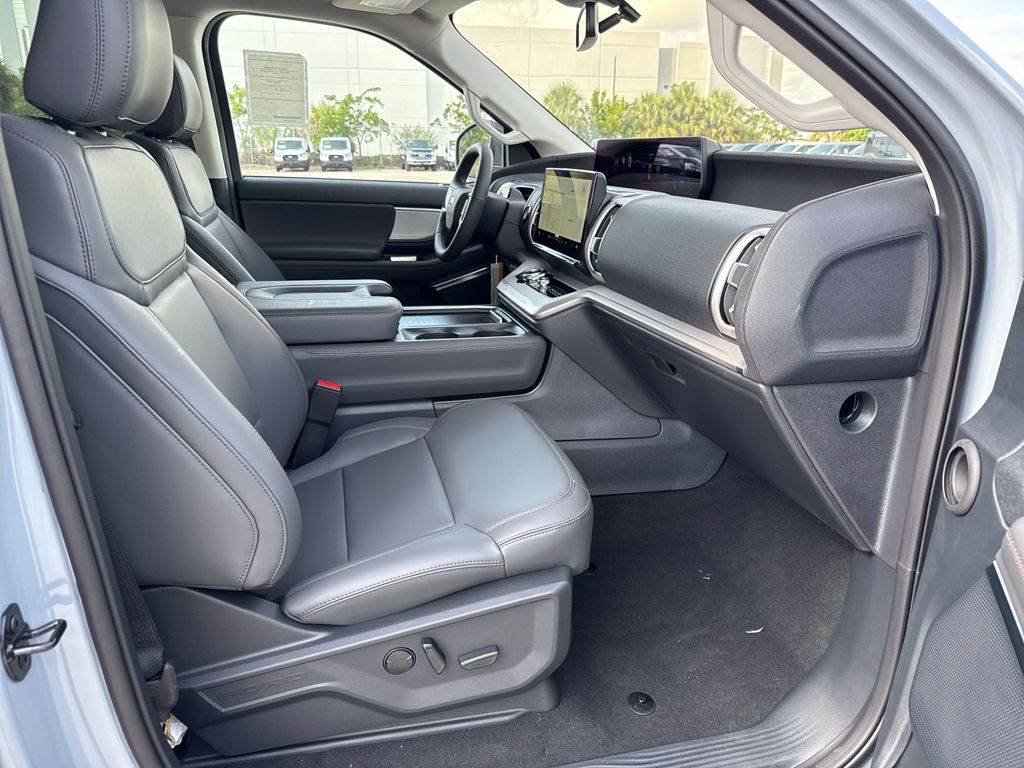 2025 Ford Expedition MAX photo 17