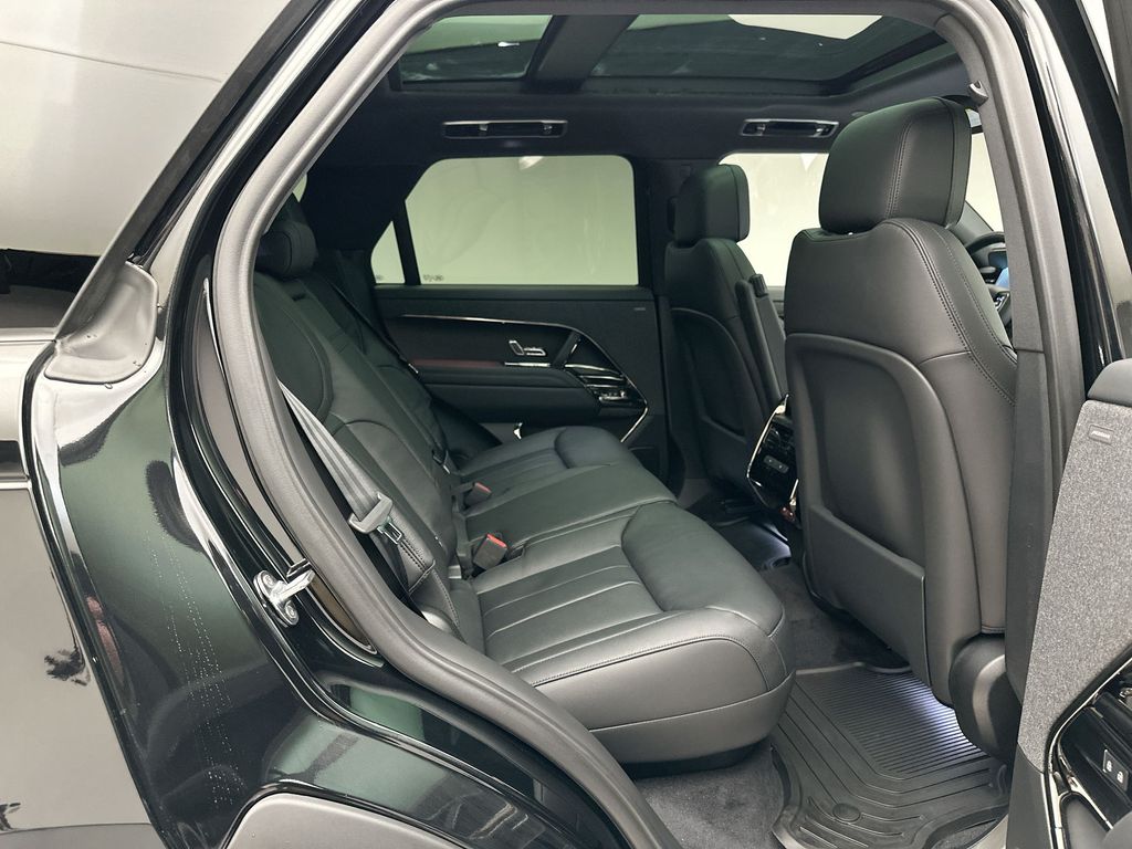 Thumbnail: 2025 Land Rover Range Rover Sport - 5