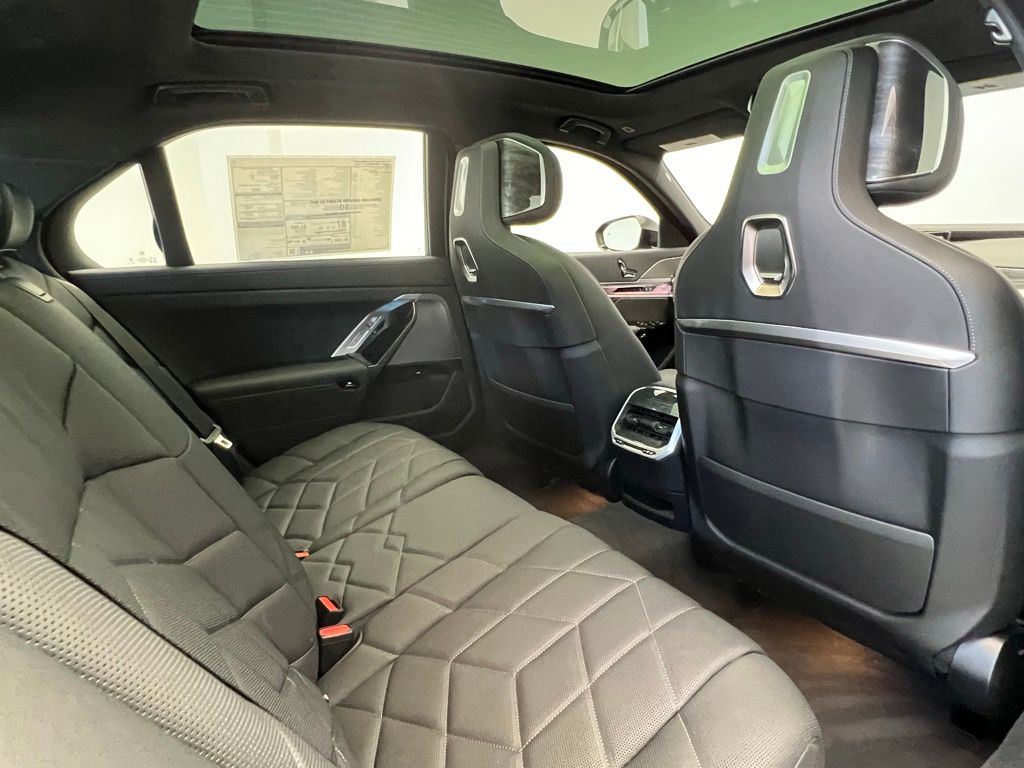 Thumbnail: 2026 BMW i7 - 8