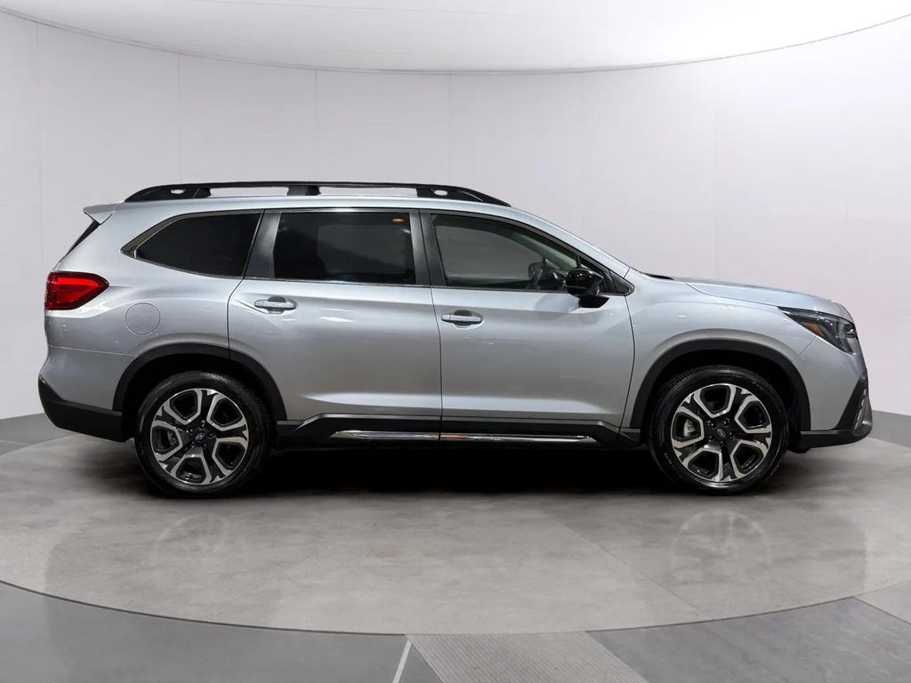 Used 2024 Ice Silver Metallic Subaru Limited image 2