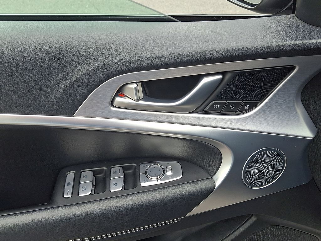 Thumbnail: 2020 Genesis G70 - 12