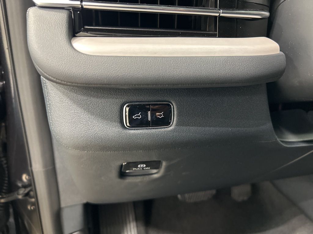 new 2026 Lincoln Navigator car, priced at $106,480