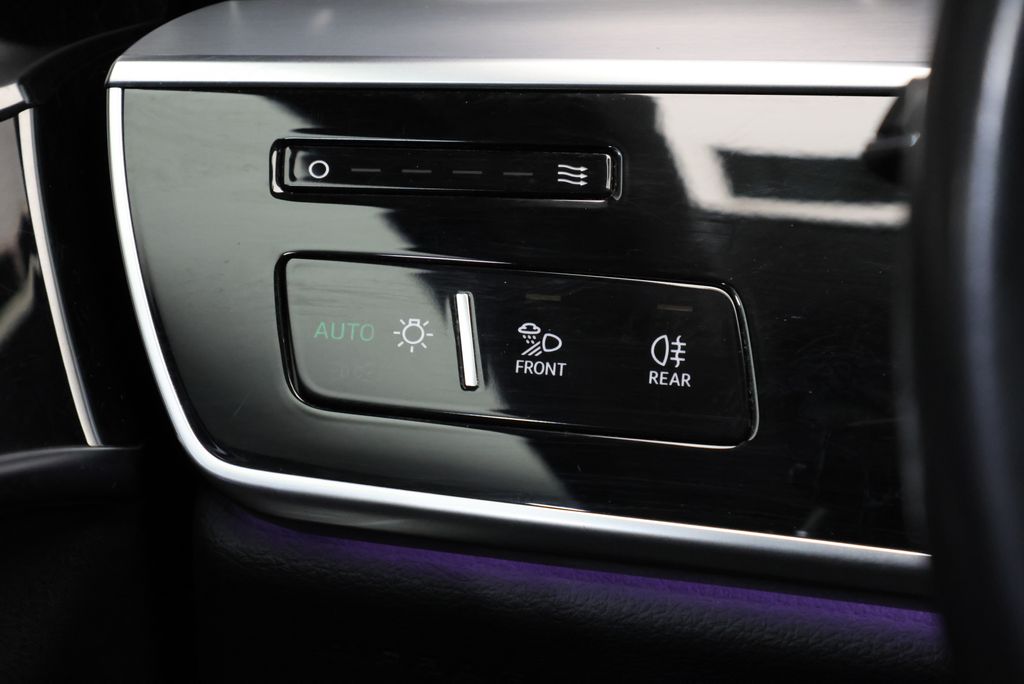 Thumbnail: 2019 Audi A8 - 19