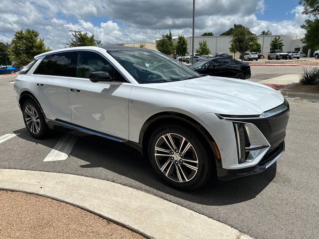 Vibrant White Tricoat 2026 Cadillac LYRIQ Luxury AWD SUV / Crossover All-Wheel Drive 1-Speed Automatic