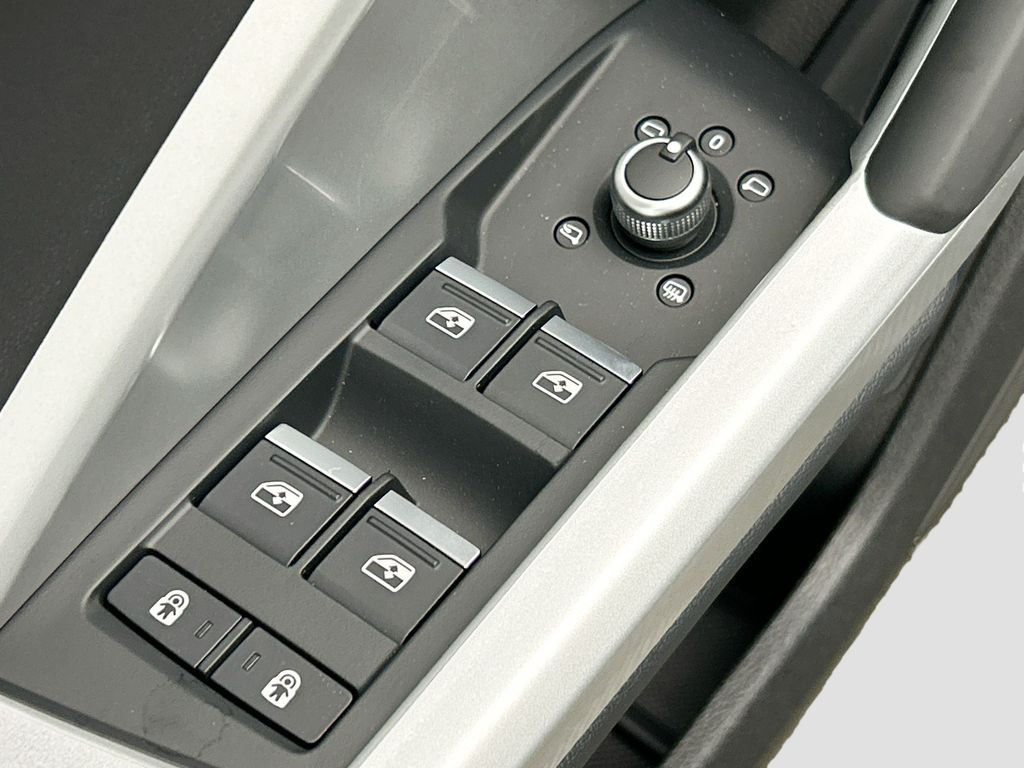 Thumbnail: 2025 Audi Q3 - 21