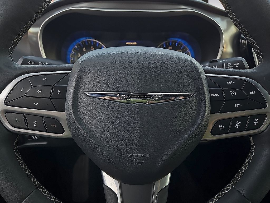 Used 2025 Chrysler Pacifica Select For Sale in Farmington, AR
