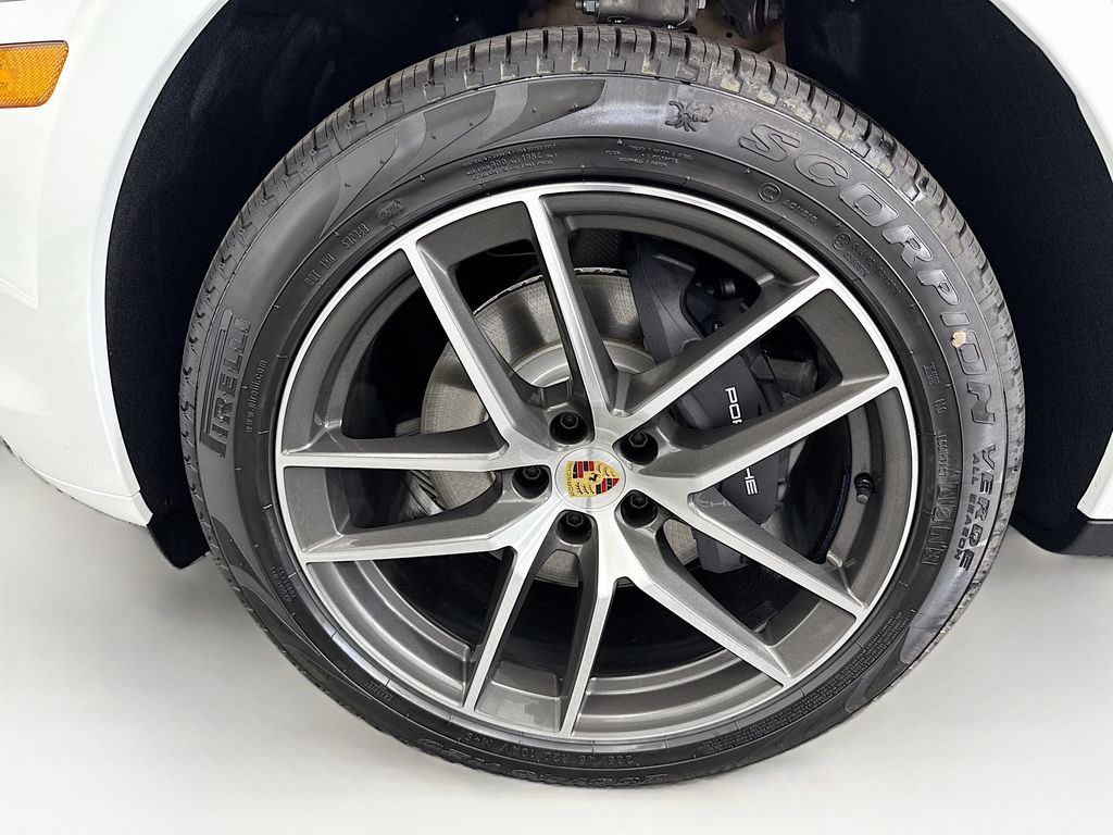 Thumbnail: 2026 Porsche Macan - 31