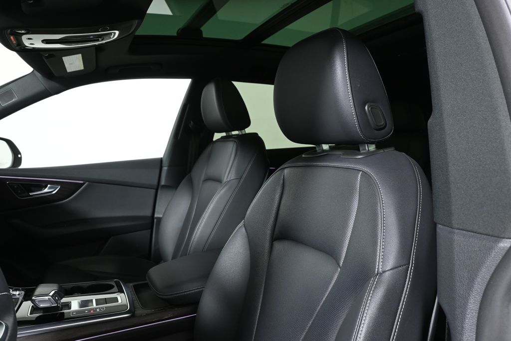 Thumbnail: 2022 Audi Q8 - 16