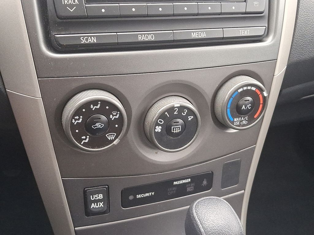 Thumbnail: 2012 Toyota Corolla - 17