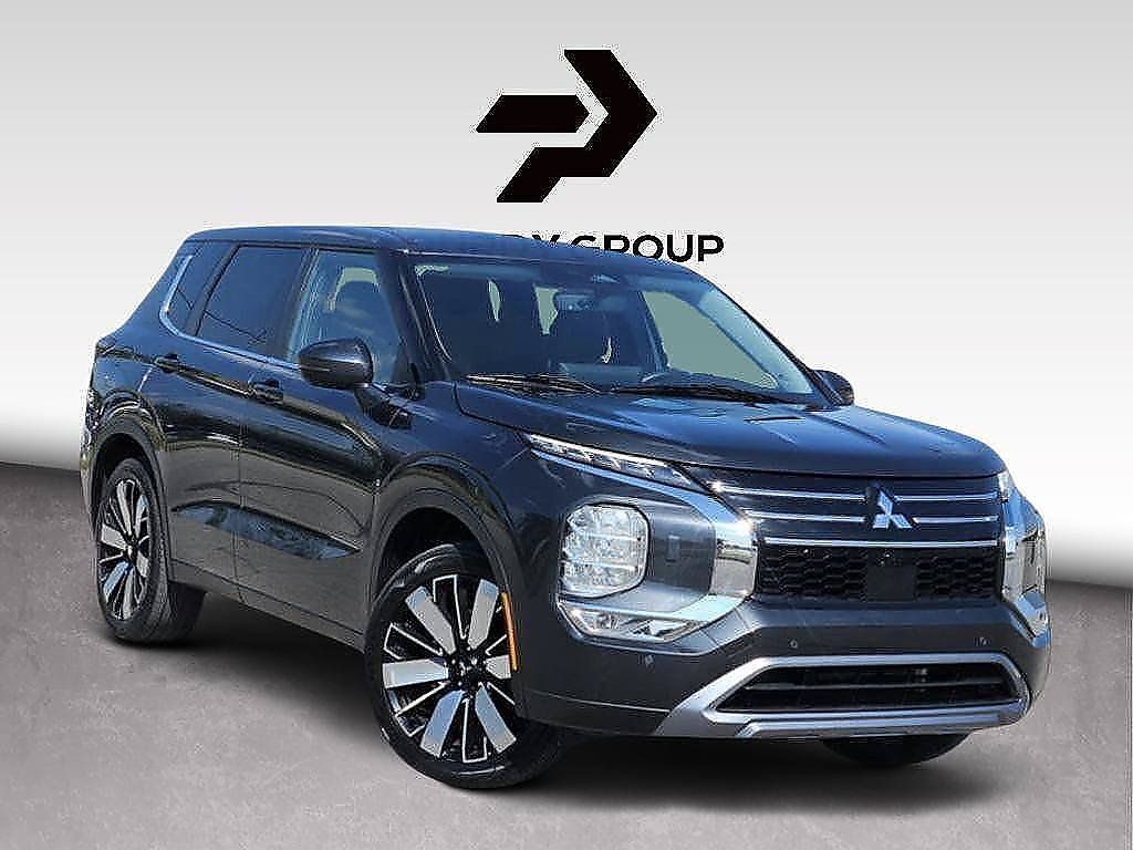 Gray 2025 Mitsubishi Outlander SUV / Crossover Front-Wheel Drive Continuously Variable Transmission
