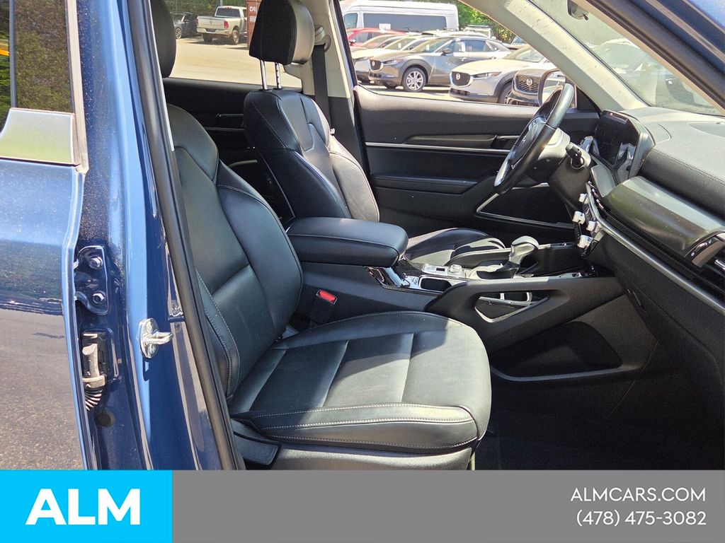 Used 2025 Black Kia S image 16