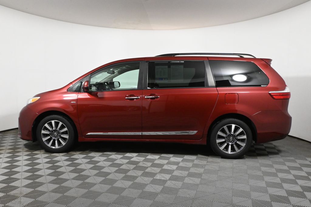 2019 Toyota Sienna XLE Premium 2