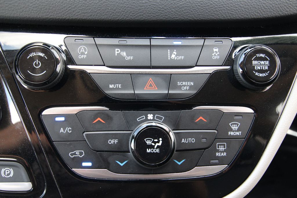 Used 2023 Chrysler Pacifica Van