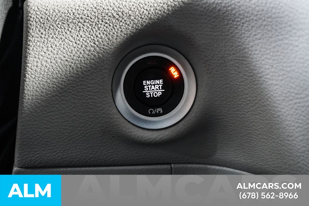 Used 2024 Black Chrysler Select image 28