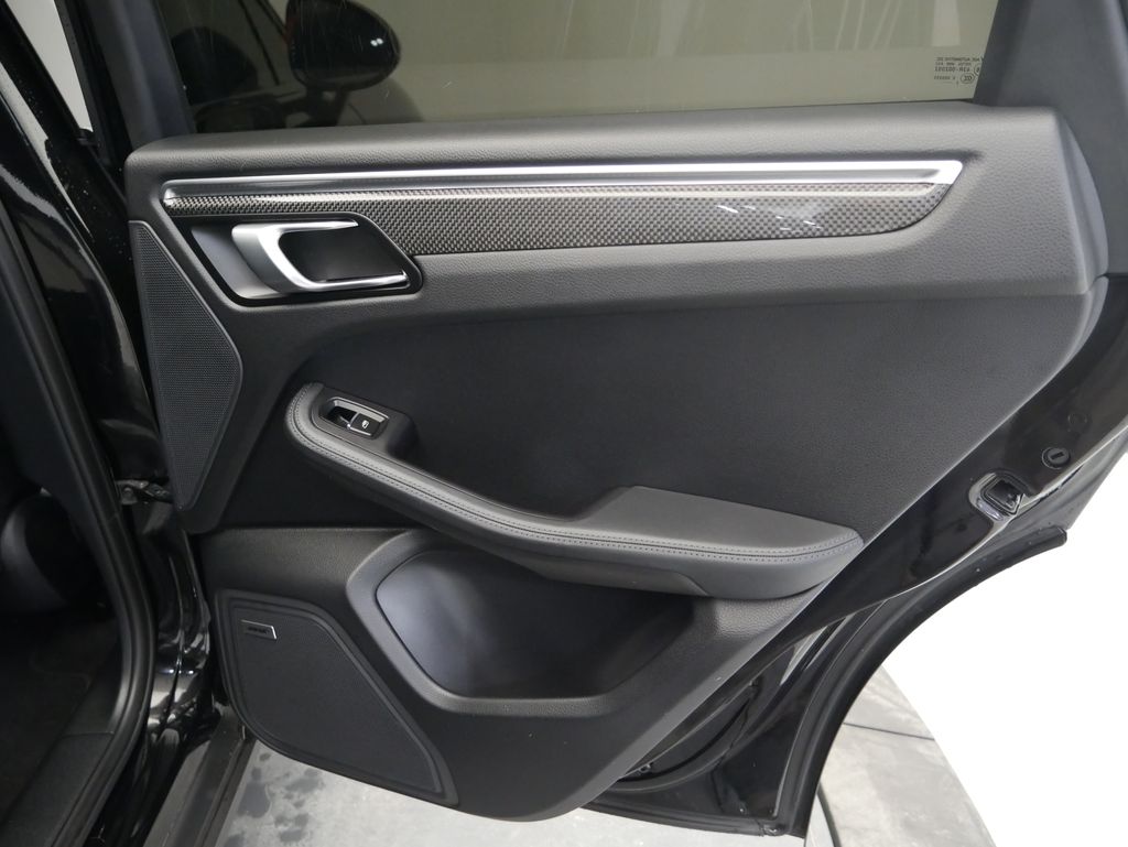 Thumbnail: 2023 Porsche Macan - 32
