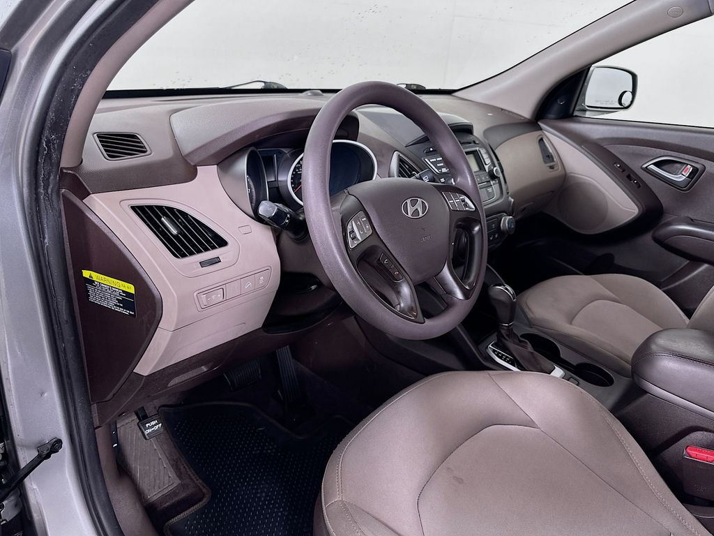 Thumbnail: 2015 Hyundai Tucson - 9