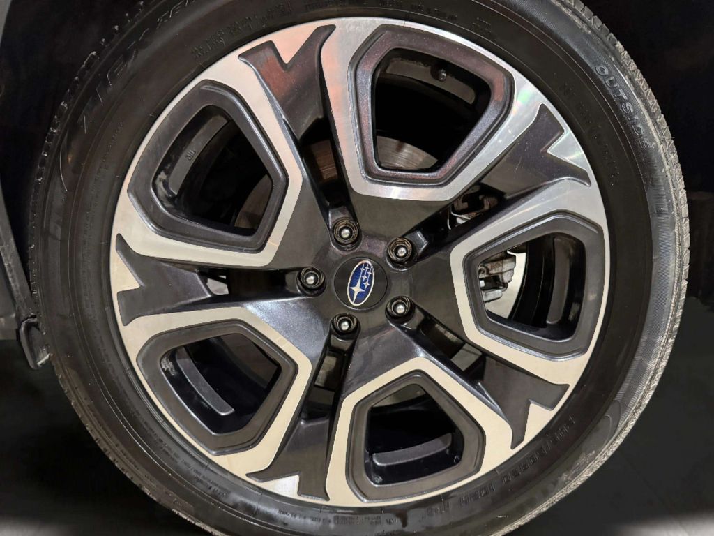 Used 2024 Ice Silver Metallic Subaru Limited image 34