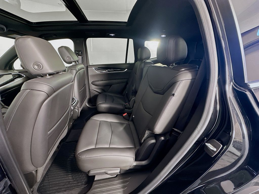 Thumbnail: 2022 Cadillac XT6 - 24