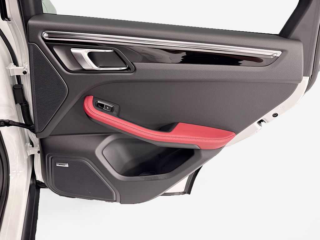 Thumbnail: 2026 Porsche Macan - 26