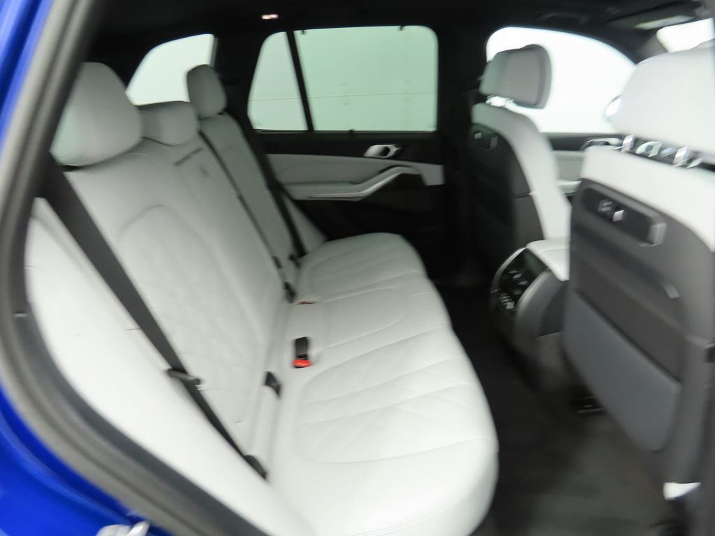 2025 BMW X5 M60i 21