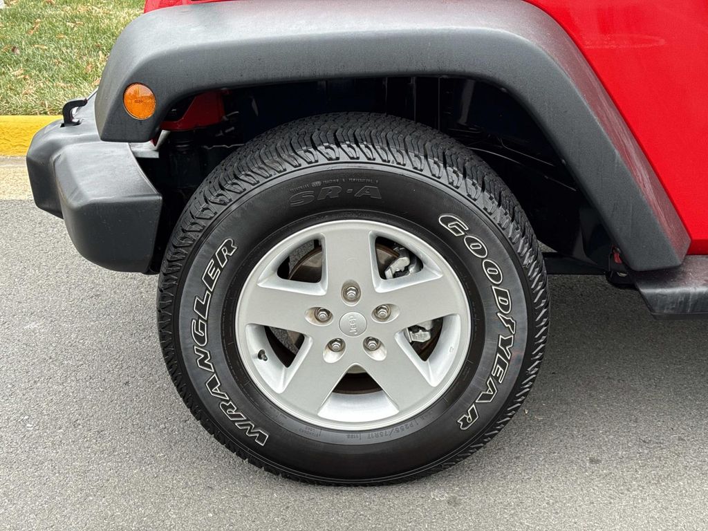 Thumbnail: 2016 Jeep Wrangler - 14