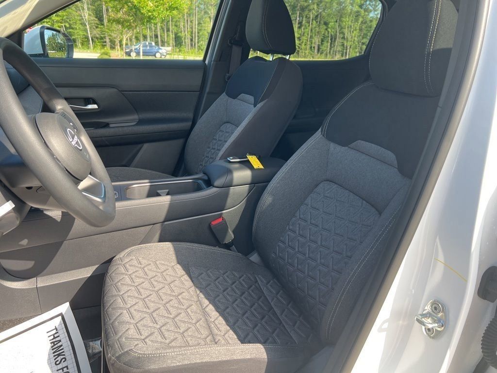 2025 Aspen White Tricoat Nissan Kicks SV FWD SUV