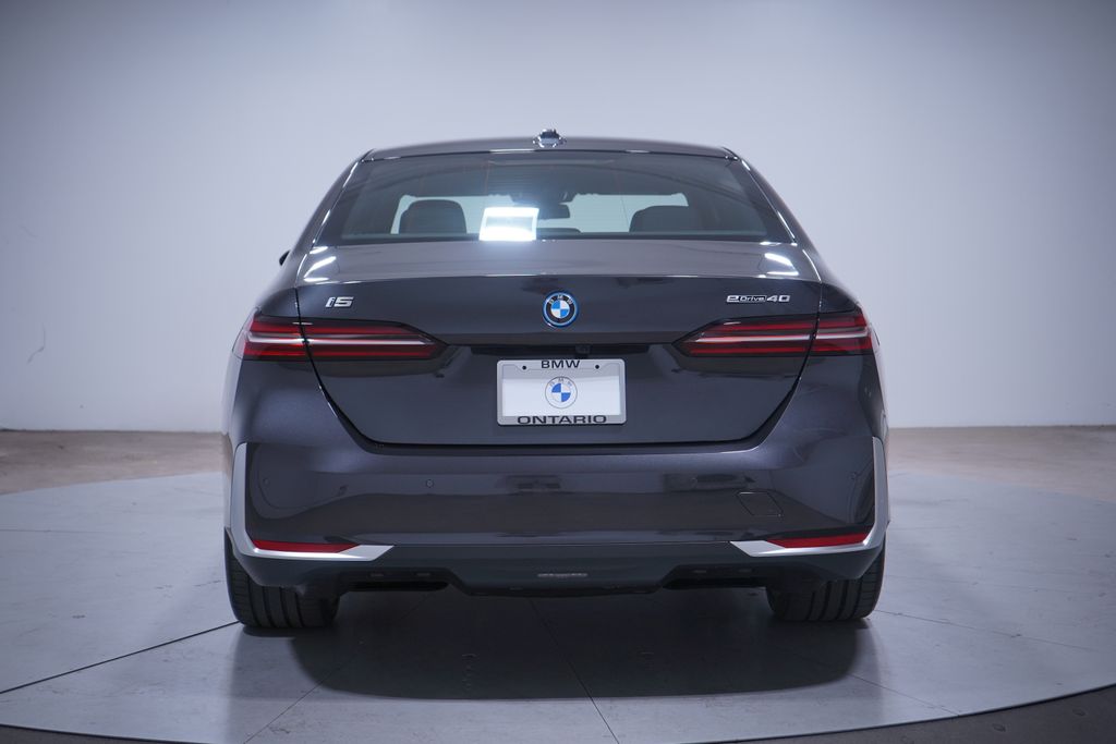 Thumbnail: 2026 BMW i5 - 5