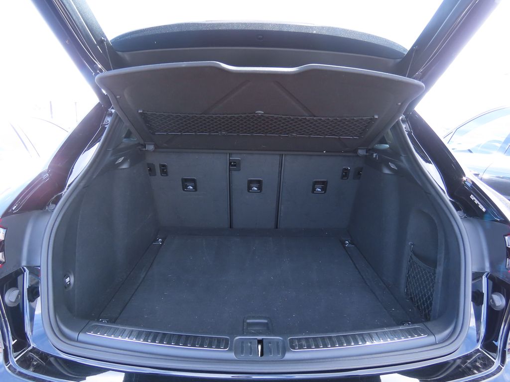 Thumbnail: 2017 Porsche Macan - 10