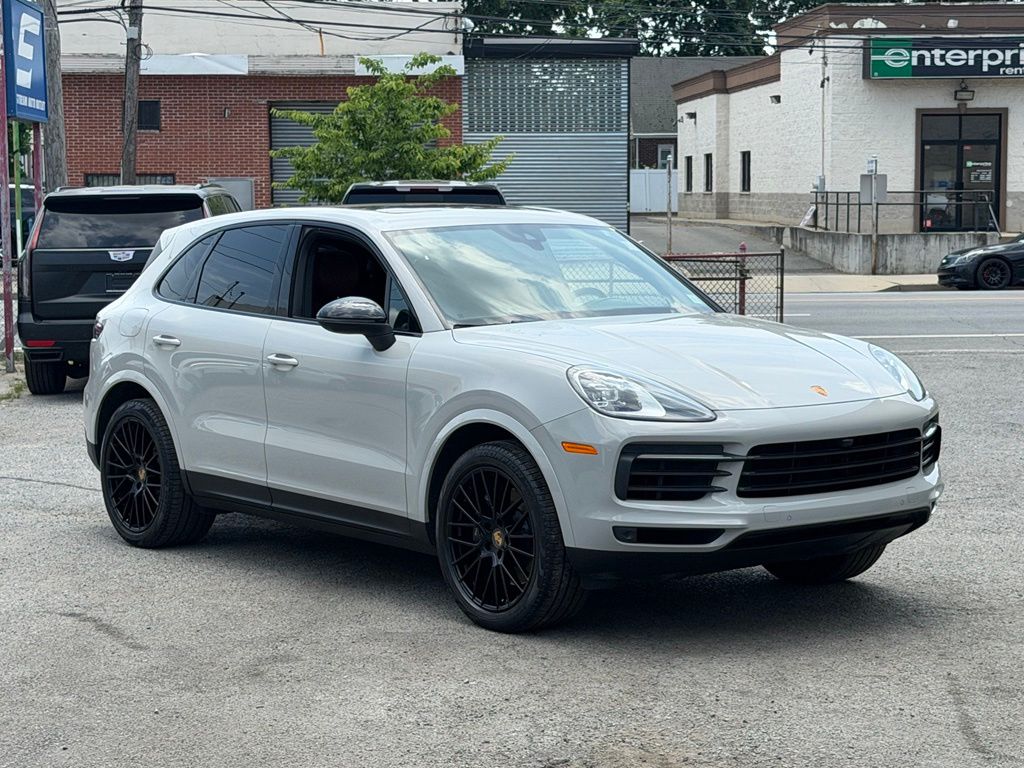 2023 Porsche Cayenne Platinum Edition's photo