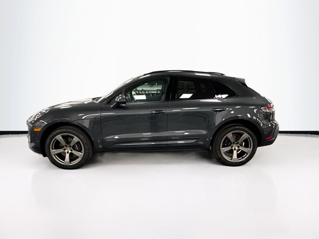 Thumbnail: 2025 Porsche Macan - 2