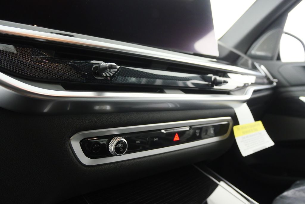 Thumbnail: 2026 BMW X5 - 21