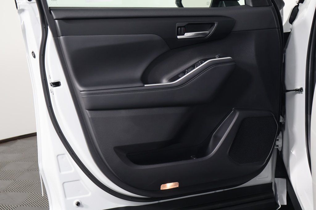 Thumbnail: 2025 Toyota Highlander - 8