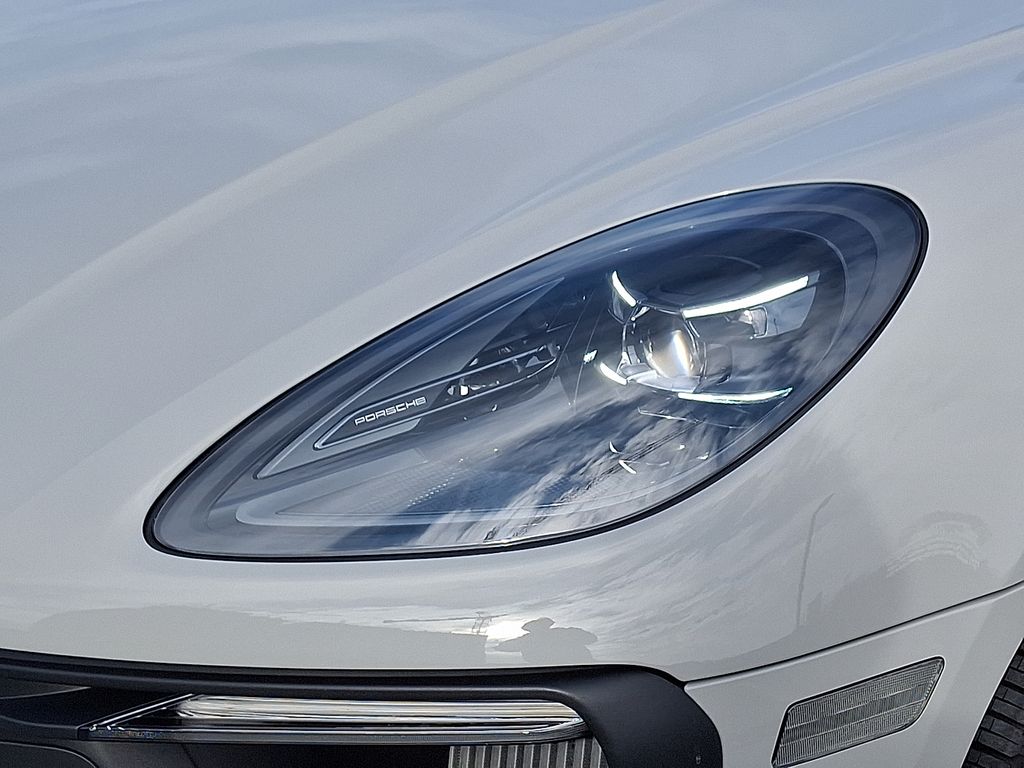 Thumbnail: 2025 Porsche Macan - 11