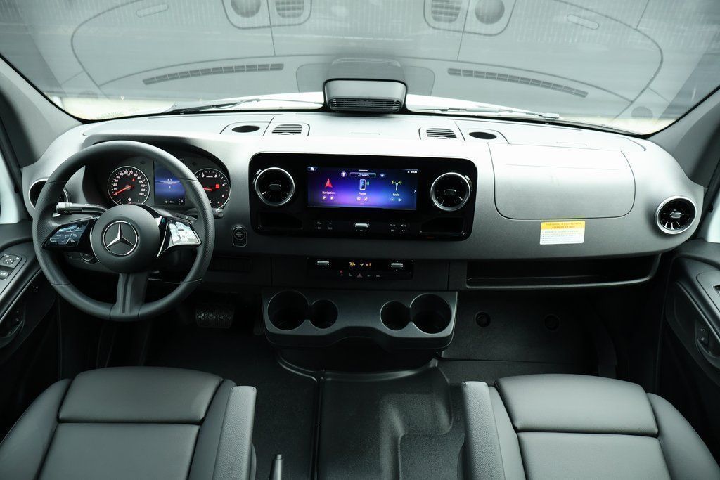 Thumbnail: 2026 Mercedes-Benz Sprinter - 4