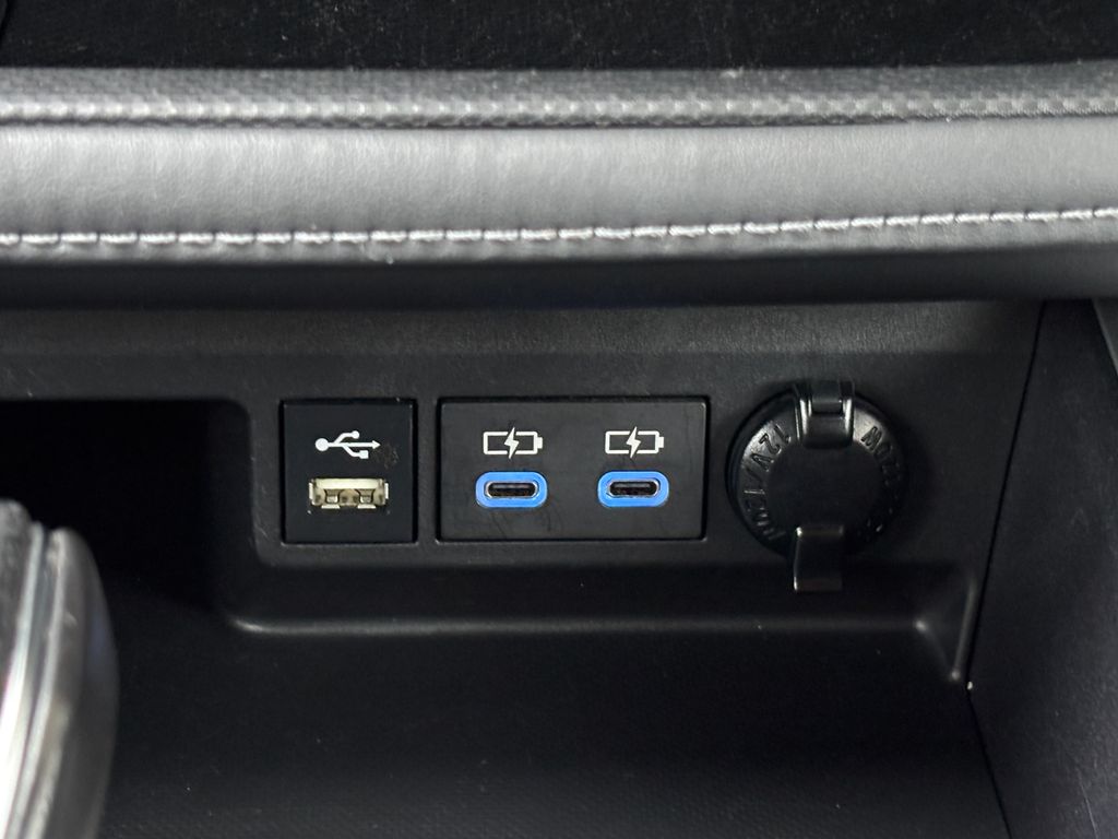 Thumbnail: 2022 Toyota Highlander - 16