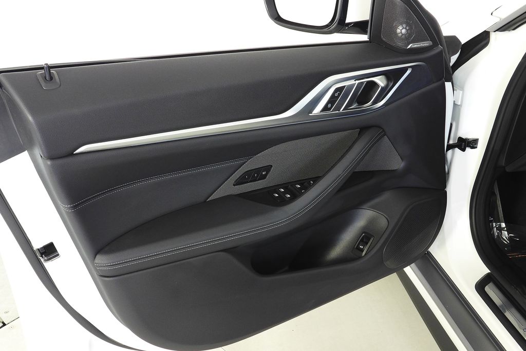 Thumbnail: 2023 BMW i4 - 11