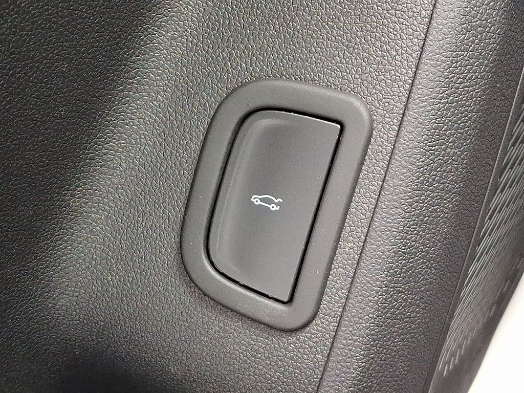 Thumbnail: 2025 Chevrolet Traverse - 26