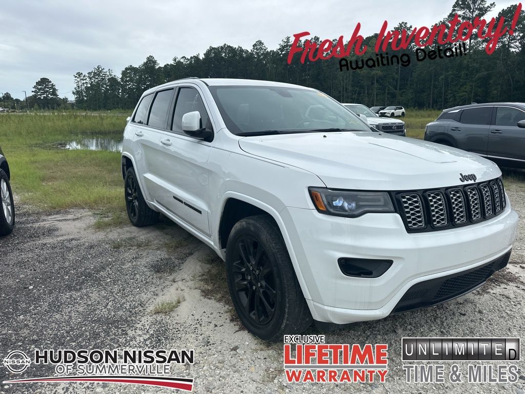 2021 Bright White Clearcoat Jeep Grand Cherokee Laredo X SUV