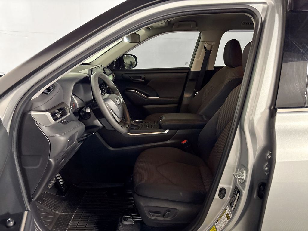 2022 Toyota Highlander L