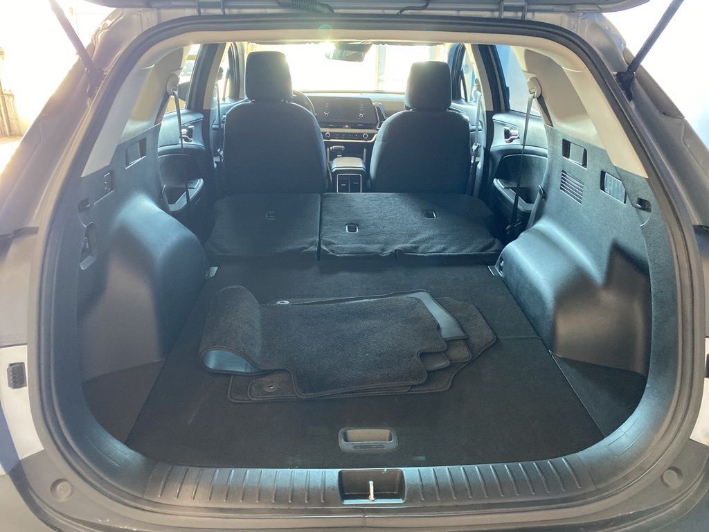Used 2025 Silver Kia LX image 20