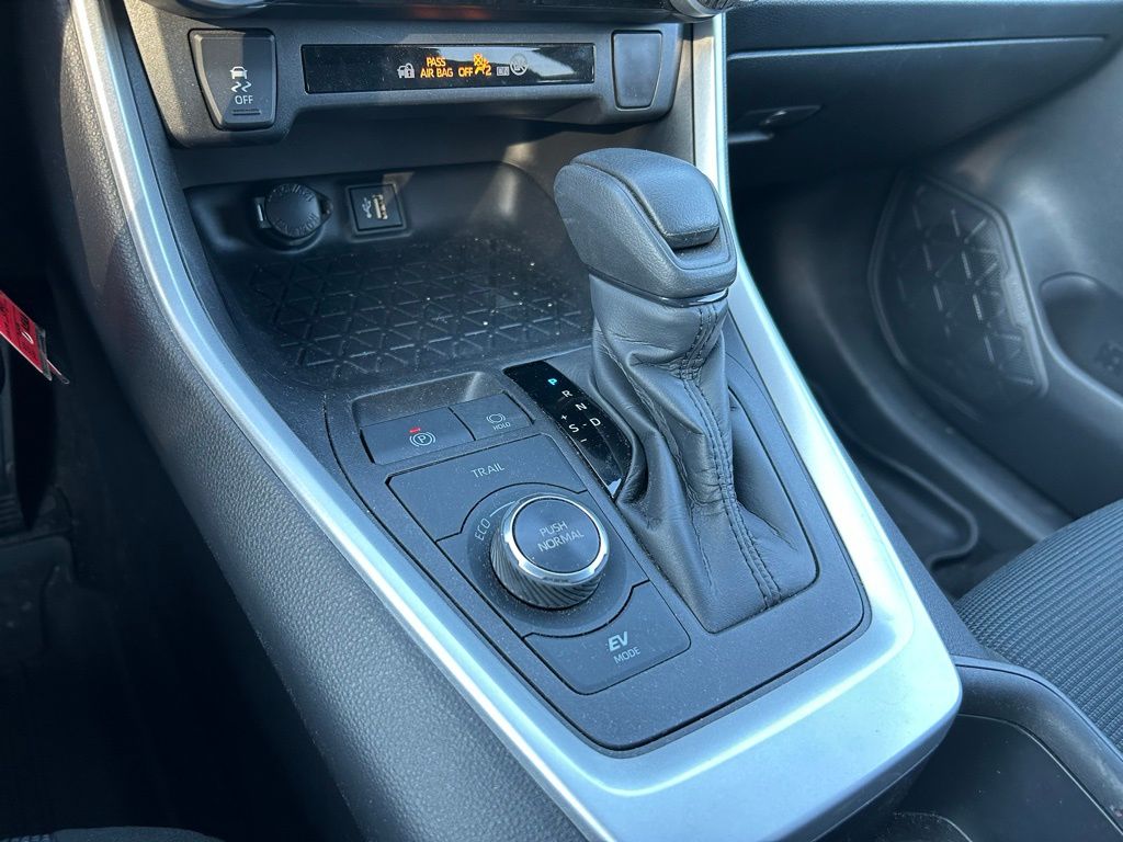 2024 Toyota RAV4 LE 25