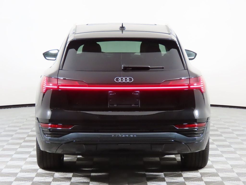 2024 Audi Q8 e-tron  4