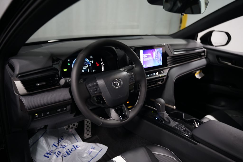2025 Toyota Camry SE 11
