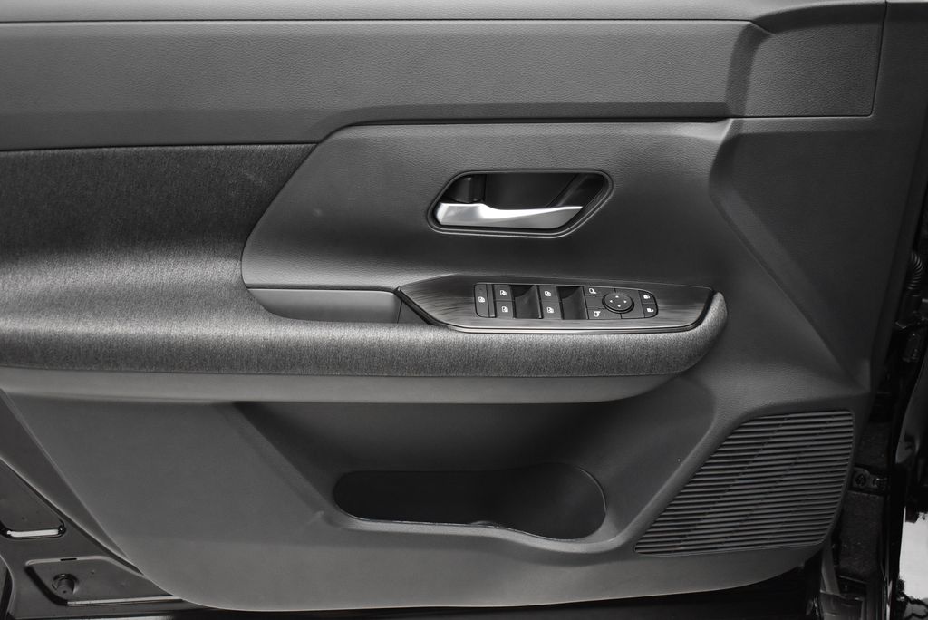 Thumbnail: 2026 Nissan Kicks - 9